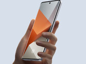Alleen de Redmi Note 13 Pro Plus heeft een gebogen display in de Redmi Note 13-serie. (Afbeeldingsbron: Xiaomi)