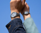 Het Casio OCWS7000E-2A horloge (links) komt naar de VS; het is onduidelijk of de OCW-S40-2A (rechts) hier ook op de markt komt. (Afbeeldingsbron: Casio)