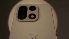 Het vlaggenschip OnePlus 15. (Afbeelding bron: OnePlus)