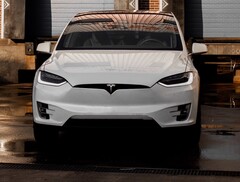 Zelfs bij een lage kilometerstand zou de Tesla Model X Plaid wel eens niet door de uitgebreide verplichte keuring in Duitsland kunnen komen (Afbeelding: Jorgen Hendriksen)