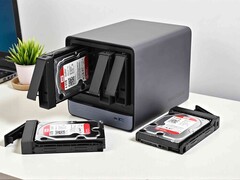 Minisforum komt met een opvolger voor de hier getoonde N5 Pro. (Afbeelding bron: Sebastian Bade, Notebookcheck)