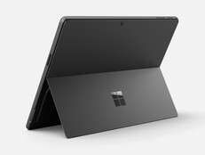 De Surface Pro 12 in het zwart.
