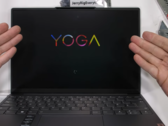 Kan de 7i Carbon demontage overleven? (Bron: JerryRigEverything via YouTube)