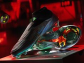 De Nike Phantom 6 "EA Sports FC" is een voetbalschoen van topkwaliteit. De Phantom 6 is nu verkrijgbaar bij EA Sports FC 26 en winkels. (Afbeelding: Nike)