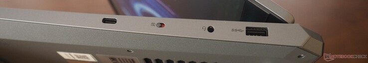 Rechterkant: USB-C 3.2 Gen2 (incl. PD &amp; DP), sluiter webcam, audio, USB-A 3.2 Gen1
