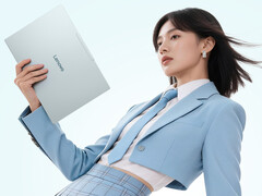 De LCD Xiaoxin Air 14 2026 is nu verkrijgbaar in China. Afbeelding: een promotiefoto waarop het lichtgewicht ontwerp van de laptop te zien is.
