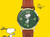 De Peanuts x Timex Marlin Hand-Wound is voorzien van een groene wijzerplaat en speelse wijzers met een tennisthema