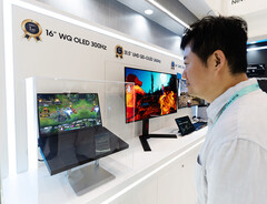 Samsung Display toonde een 16-inch 2,5K OLED-laptopscherm met een verversingsfrequentie tot 300 Hz, het eerste OLED-laptopscherm dat deze verversingsfrequentie haalt.