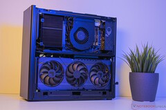 NUC 13 Extreme is bijna net zo groot als een mini ATX-systeem. 