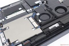 De Pro Max 16 Plus is een van de weinige moderne laptops die wordt geleverd met een verwijderbare grafische kaart die DGFF of Dell Graphics Form Factor wordt genoemd (Afbeelding bron: Notebookcheck)