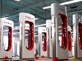 Geprefabriceerde Supercharger-palen (Afbeelding bron: Tesla)