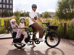 De Decathlon BTWIN Longtail Elektrische Cargo Bike R500E komt in nieuwe kleuren voor 2023.  (Afbeeldingsbron: Decathlon)