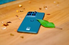 De Motorola Edge 70 heeft een zeer gestroomlijnd ontwerp, maar zijn waardepropositie is niet goed