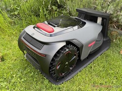Mova LiDAX Ultra 1200 in zijn laadstation