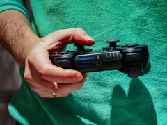 De Sony PlayStation 3 werd geleverd met de DualShock 3-controller in de doos, een controller die ook werkt met RPCS3.