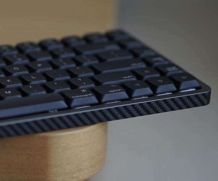 De Akko Air 01 met stickers aan de zijkant