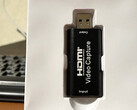 De adapter, klaar om uit de witte plastic binnenverpakking gehaald te worden (Afbeelding bron: ZachemKupil op MySKU, bijgesneden, kleurnormaal aangepast)