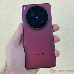 Vivo zou de X200 Ultra, op de foto, binnenkort kunnen vervangen door een directe opvolger. (Afbeeldingsbron: Notebookcheck)