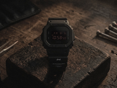 Het volledig zwarte Casio G-Shock DW-5600UMC26-1DR-horloge uit een samenwerkingsproject, zoals afgebeeld.