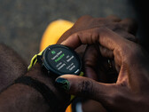 De Forerunner 965 is een van de vijf smartwatches die in aanmerking komen om v26.07 uit te proberen op Garmin's Beta Programma. (Afbeelding bron: Garmin)