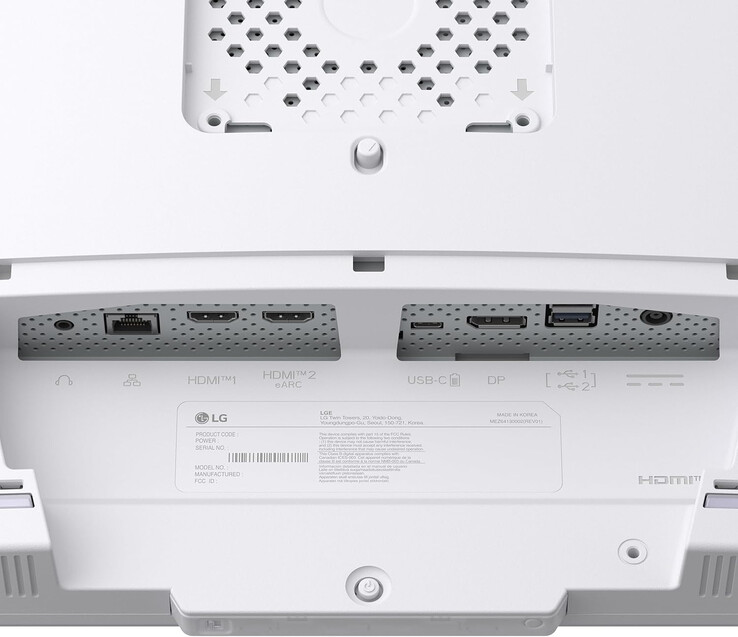 De LG UltraGear 32G810SA heeft veel poorten aan de onderkant. (Afbeeldingsbron: LG)