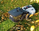 De Mammotion YUKA robotmaaier kan ook vegen. (Afbeeldingsbron: Mammotion)