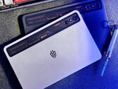 De volgende generatie RedMagic gaming tablet zal niet samen met de 11S Pro-serie gelanceerd worden. Afgebeeld: een promofoto waarop de twee kleuren van de RedMagic Nova te zien zijn.