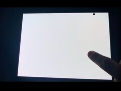 Een Galaxy Z TriFold met een display dat niet reageert.