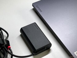 Compacte 65-Watt voeding