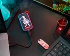 De afgebeelde draagbare SSD „SANDISK Mewtwo“ en USB-C-stick „Mew“ ter ere van het 30-jarig jubileum van Pokémon