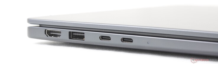Links: HDMI 2.1, USB-A 3.2 Gen. 1 (1 Gbps), 2x USB-C Thunderbolt 4 met DisplayPort 2.1 + Power Delivery, smartcardlezer (optioneel)