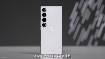Drievoudige camera-opstelling op de achterkant (Afbeelding bron: 科技疯汇 op Weibo)