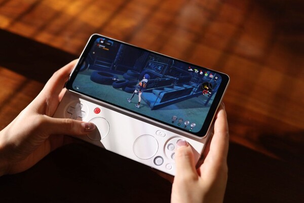 De Ayaneo Pocket Play heeft een dikke boven- en onderkant. (Afb. bron: Ayaneo)