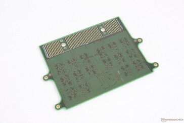 Achterkant van een 128 GB CAMM module. Het is mogelijk om meer DRAM IC's aan de achterkant toe te voegen indien nodig