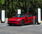 Tesla Model 3 bij een Supercharger station. (Afbeeldingsbron: Tesla)