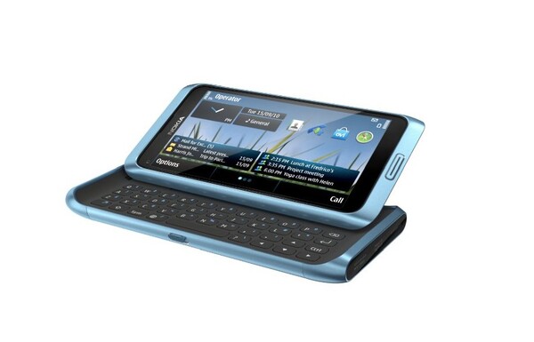 De Nokia E7 werd gelanceerd met Symbian^3 maar kreeg een upgrade naar Nokia Belle OS. (Afbeeldingsbron: Nokia via Facebook)