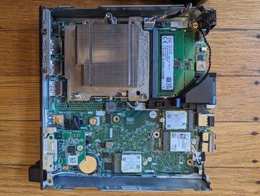 OptiPlex Micro 7010 Plus met verwijderde bovenklep en ventilator