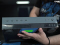 De Xbox Series X Developer Kit heeft een display aan de voorkant en verschillende knoppen. (Afbeelding bron: Gamers Nexus)