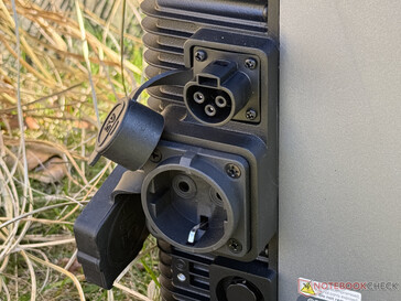 AC uitgang + off-grid aansluiting