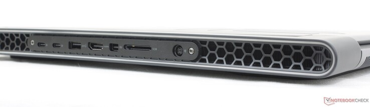 Achterkant: 2x USB-C 3.2 Gen. 2 w/ DisplayPort + Power Delivery, USB-A 3.2 Gen. 1, HDMI 2.1, Mini-DisplayPort 1.4, SD-lezer, AC-adapter