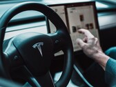 Tesla beweert dat zijn geautomatiseerde rijfuncties zijn voertuigen veiliger en comfortabeler maken. (Afbeeldingsbron: Tesla)
