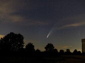 Een afbeelding van komeet Neowise tijdens zijn dichte passage naar de zon. (Afbeeldingsbron: TheOtherKev - Pixabay)