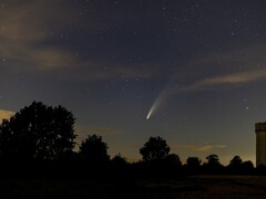 Een afbeelding van komeet Neowise tijdens zijn dichte passage naar de zon. (Afbeeldingsbron: TheOtherKev - Pixabay)