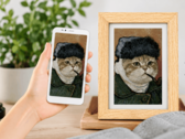 Bigme digitaal fotolijstje waarop een door AI gegenereerd portret van een huisdier wordt weergegeven