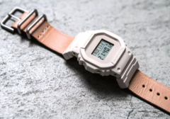 De allereerste Casio x Hender Scheme collab uit 2017 - de DW-5600HS-4JF (afbeelding). (Afbeeldingsbron: Designboom)