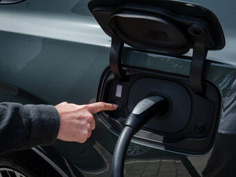 Vanaf het vierde kwartaal van 2026 kunnen bestuurders van volledig elektrische Volvo-modellen, zoals de compacte EX30, meer dan 20.000 Tesla Superchargers in heel Europa rechtstreeks gebruiken via Volvo's eigen smartphone-app