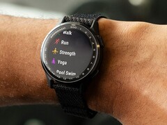 Garmin's Approach S44 en S50 smartwatches (op de foto) krijgen een nieuwe stabiele update. (Afbeelding bron: Garmin)