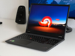 Review: Lenovo ThinkPad P16v G1. Het recensie-apparaat is vriendelijk verstrekt door: