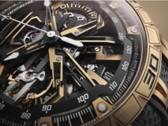 De Roger Dubuis Excalibur Spider Flyback chronograaf (afbeelding) heeft een roségouden kroon met een gelakte ring die het hele kleurenschema volgt. (Foto&#039;s bron: Roger Dubuis)