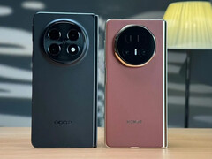De Oppo Find N5 en Honor Magic V5 van links naar rechts. (Afbeeldingsbron: Kingmi Mobile - bewerkt)